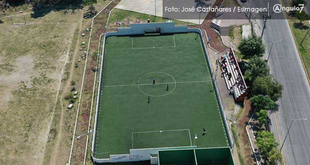 Poblanos violan soldaduras de canchas pese a pico de contagios: PC municipal