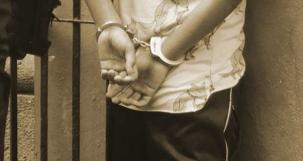 Hombre de 22 años, vinculado a proceso por violencia a su madre
