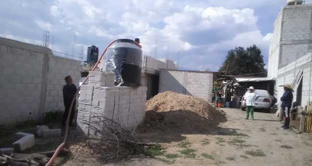 Antorcha apoya con pipas de agua a vecinos de colonia San Isidro
