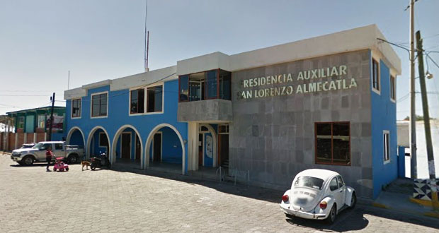 Edil de Cuautlancingo solapa toma de presidencia de Almecatla, acusan