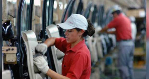 En diciembre, personal ocupado en manufacturas crece 2.4% en país