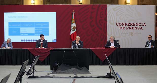 AMLO y padres de los 43 de Ayotzinapa revisan avances en caso