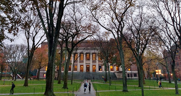 Universidades de EU van contra deportación de alumnos extranjeros