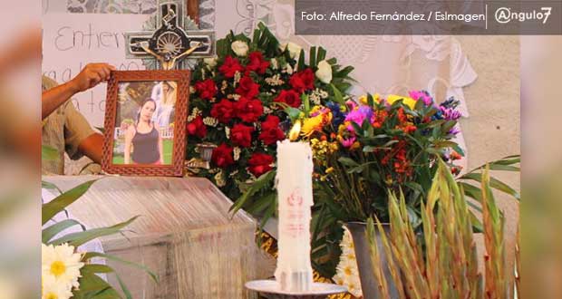 En funeral, madre exige justicia por Guillermina y todas las asesinadas