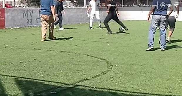 Comuna pide a poblanos no usar canchas; siguen rompiendo cerraduras