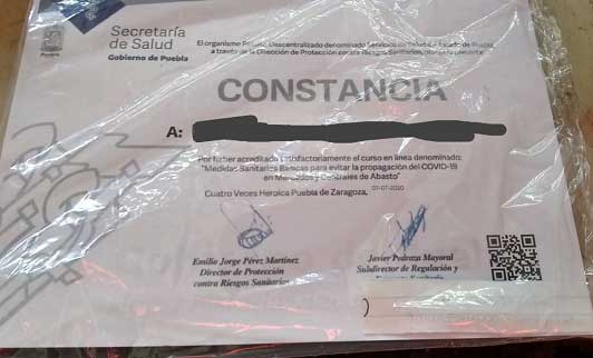 Venden "certificado" para atender a comensales en mercado Defensores, acusan