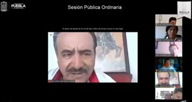 En plena sesión, diputado de Morena en Puebla insulta a compañera