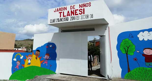 Vecinos de Ocoyucan rehabilitan centro escolar Tlacaélel : Antorcha