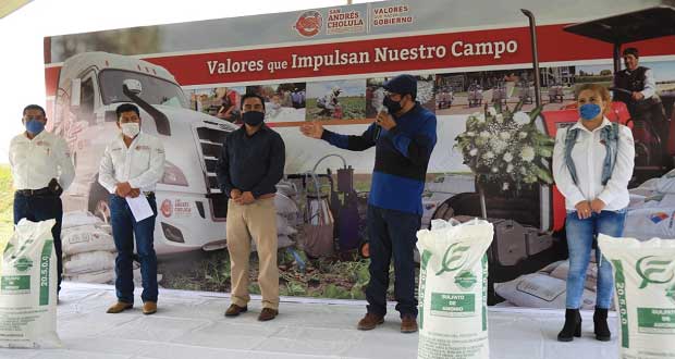 Karina Pérez entrega 113 toneladas de fertilizante a sanadreseños