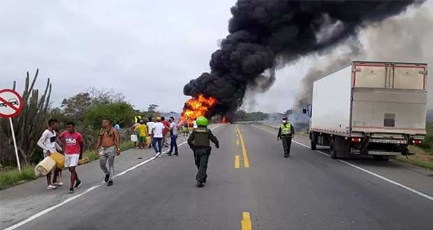 7 muertos y decenas de heridos por explosión de pipa en Colombia