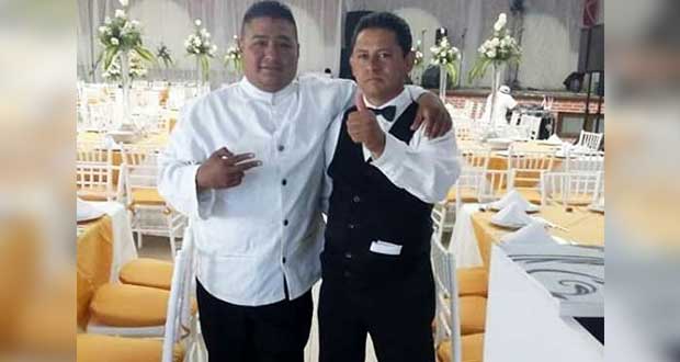 Con ayuda de familia, meseros Luis y Fernando han pasado 4 meses críticos