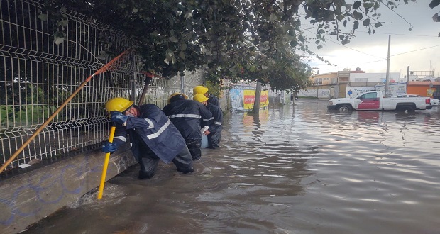 Gobierno estatal atiende afectaciones tras inundaciones en Puebla