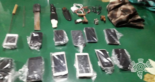 Decomisan en penal San Miguel cuchillos y celulares tras inspección