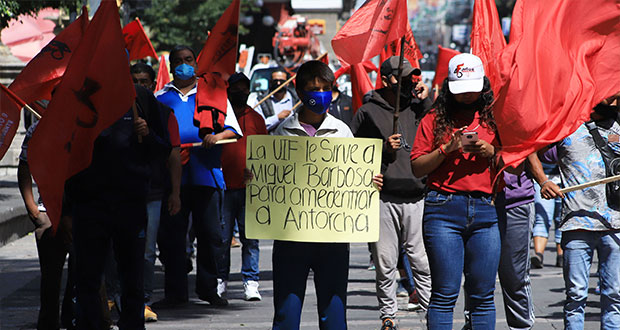 Antorcha protesta en Puebla por bloqueo de cuentas de sus líderes