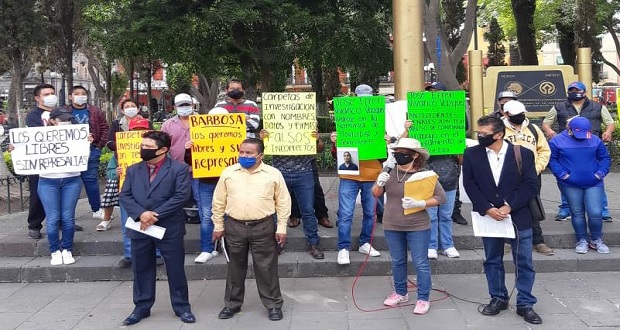 Por crisis, dan servicio de taxi “pirata” y son detenidos; piden su liberación