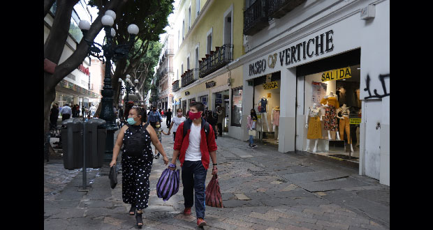 Con restricciones y prevención reabrieron comercios poblanos tras 4 meses.