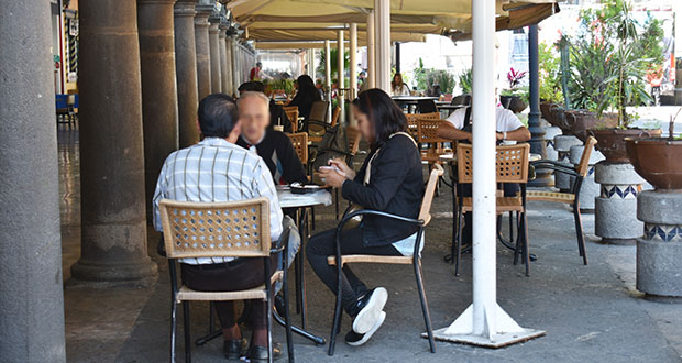 Restaurantes en Puebla ya pueden dar servicio al interior con aforo reducido