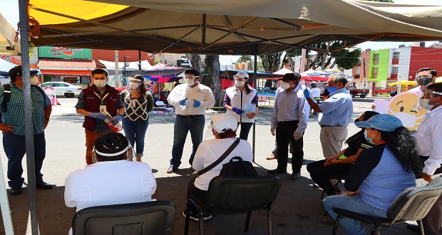 Gobierno estatal entrega cubrebocas en varios tianguis de Puebla