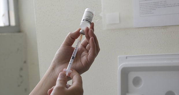Con medidas sanitarias, llama IMSS a vacunar a menores de seis años