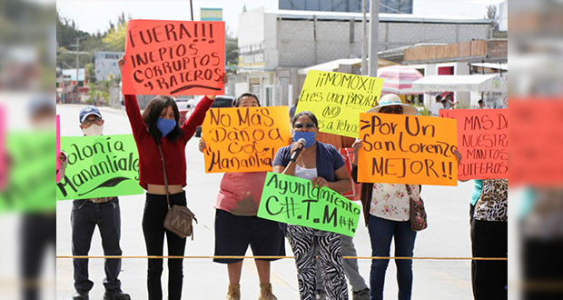Cierran la México-Tehuacán; exigen cancelar gasolinera en Tehuacán