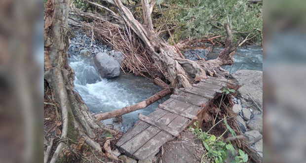 Incomunicados, en San Felipe Tepatlán por caída de puentes; urgen apoyo