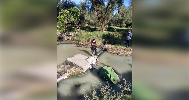 Captan caimán en el Atoyac, por Jardines Juan Bosco; PC lo busca. 