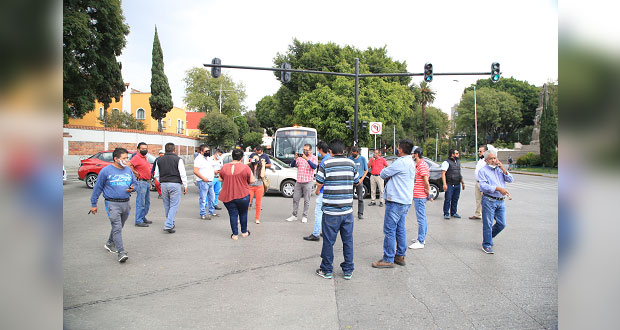 Choferes de Didi cierran bulevar de 5 de Mayo; exigen mejorar tarifas