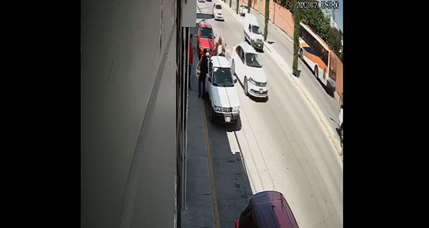 En Zavaleta, atropella a mujer en silla de ruedas y se da a la fuga