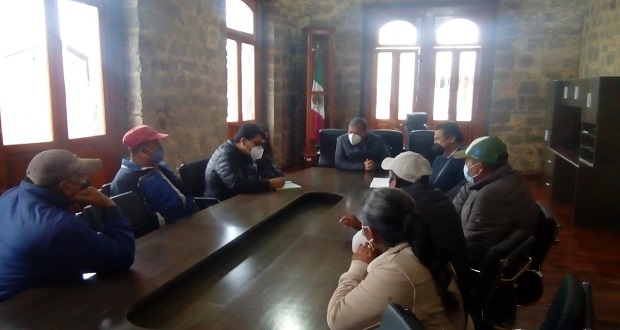 Líder antorchista se reúne con edil de Zacatlán para tratar demandas
