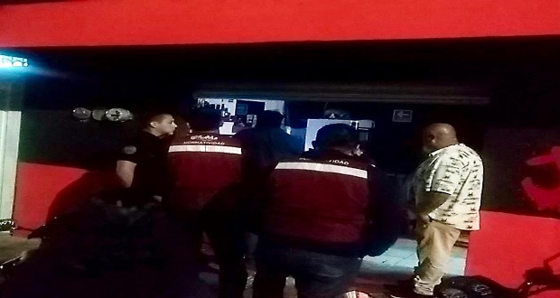 Por reabrir, clausuran 8 bares y salones sociales en Puebla capital