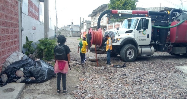Antorcha gestiona limpieza de la red de drenaje en Flor del Bosque