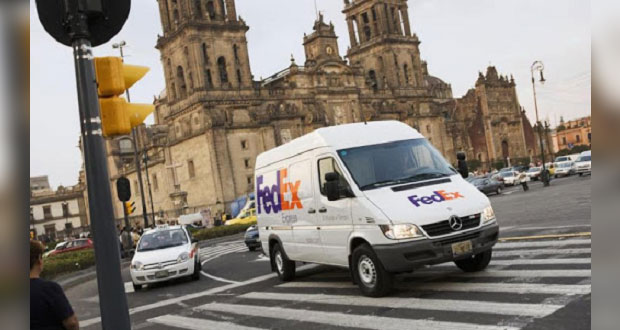 Economía acuerda que mensajería Fedex contrate a 6 mil 500 empleados