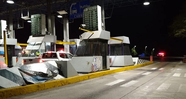 Estamos recuperando casetas de peaje ante tomas y delincuencia: AMLO