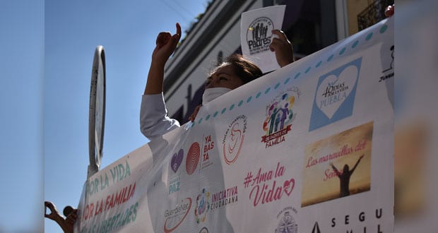 Grupos provida se manifiestan frente al Congreso contra el aborto