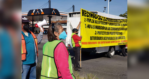 Protestan vecinos de La Margarita contra remoción de puente peatonal
