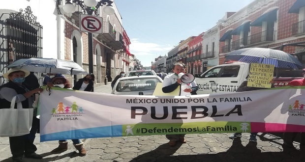 Protestan frente a Congreso ante aprobación de uniones igualitarias