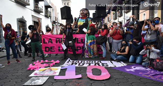 Alzar la voz es el arma más radical: feministas en “Marcha de las putas”