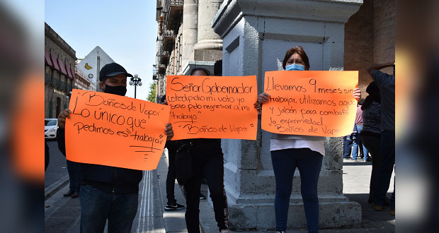 Bañeros y músicos de Puebla piden apoyos y trabajo