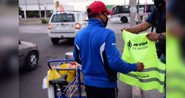 Comuna da 150 chalecos reflejantes a ciclistas del sur de la ciudad