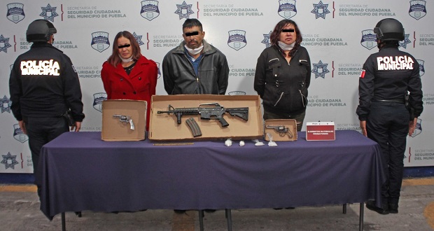 Detienen a 3 por portación de armas y posible droga