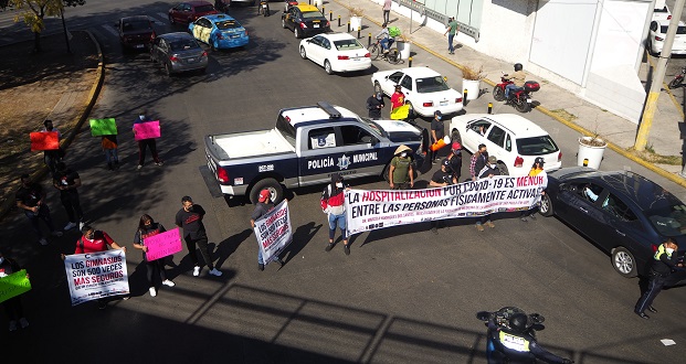 En manifestación, piden apoyos para gimnasios de Puebla