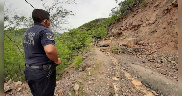 Exigen mantenimiento de clínica de Tecomatlán y pavimentación