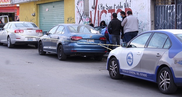 En Xochimehuacán, hallan auto de presunto feminicida de joven en motel 