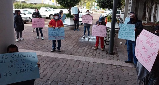 Se manifiestan ante Infraestructura para exigir atención a calles