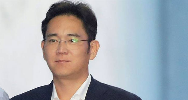 Por sobornos, dan 2 años y medio de prisión a heredero de Samsung