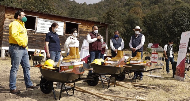 Segob da equipos de combate de incendios forestales