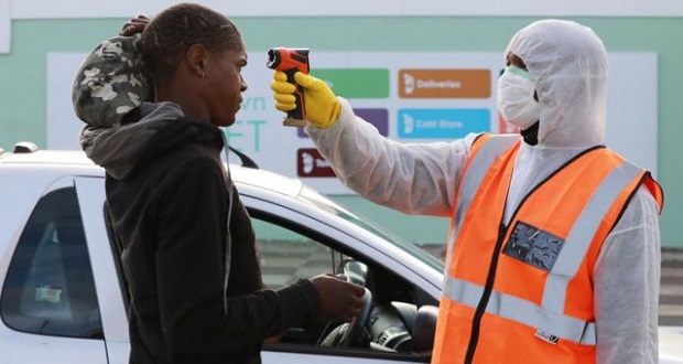 Sudáfrica anuncia toque de queda y cierre de sus fronteras