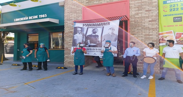 Restaurantes siguen en protesta para poder reabrir en Puebla