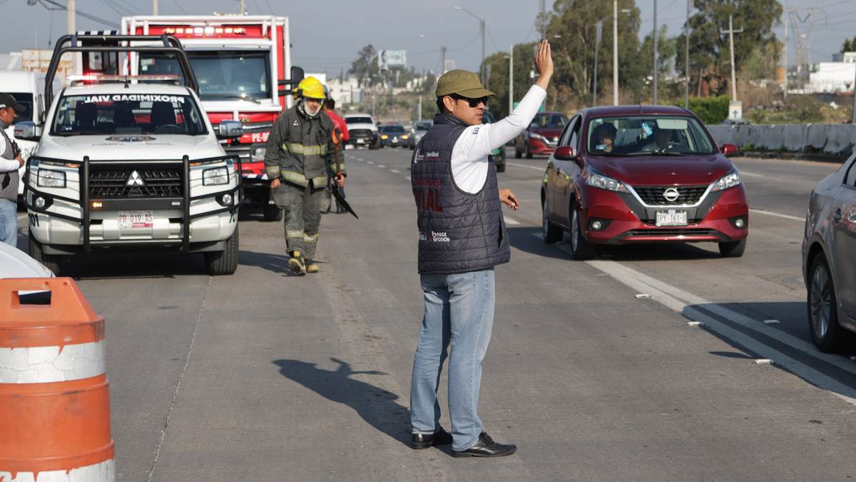 Se vuelca vehículo en Periférico Ecológico; muere conductor