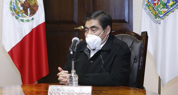 A un año de la pandemia, poblanos no respetan medidas: Barbosa